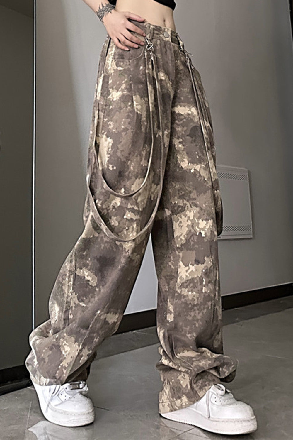 Camouflage Straps Decor Wide Leg Cargo Pants